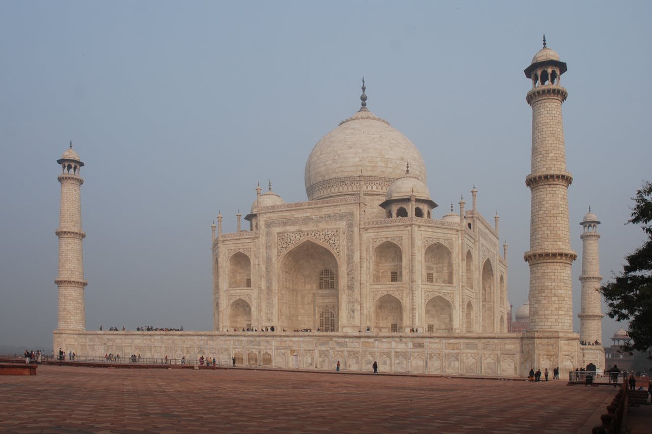 gallery-4 Breathtaking side view of the iconic Taj Mahal in Agra, India, a UNESCO heritage site.